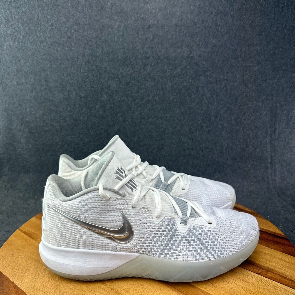 Nike Sneakers Mens Sz 12 Kyrie Flytrap White Metallic Silver Basketball Shoes
